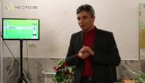 به اطراف مشتری توجه کنید