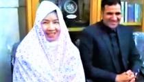 لحظه تشرف بانو تایلندی به دین مبین اسلام در حرم مطهر رضوی